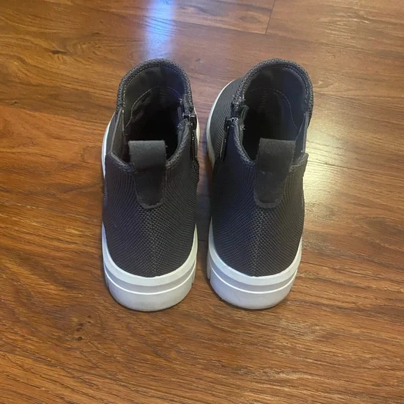 Blondo- waterproof booties size 8 - Picture 2 of 5